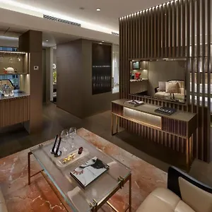 The Landmark Mandarin Oriental ***** Гонконг